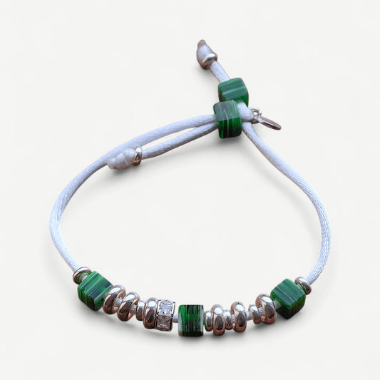 Armband Satinband Weiß mit 925 Silber & grünen Glasperlen