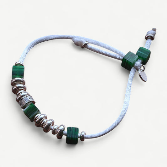 Armband Satinband Weiß mit 925 Silber & grünen Glasperlen