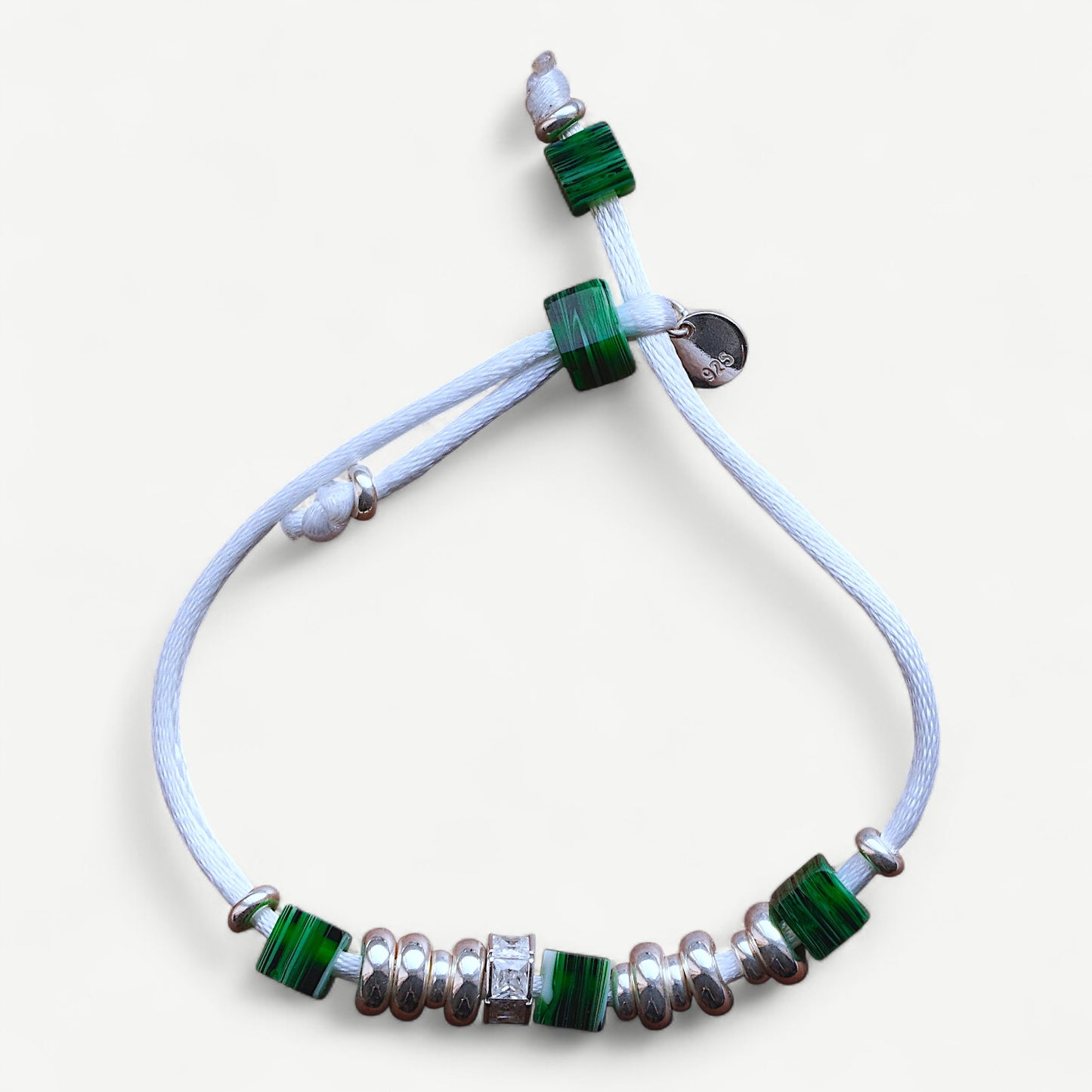 Armband Satinband Weiß mit 925 Silber & grünen Glasperlen