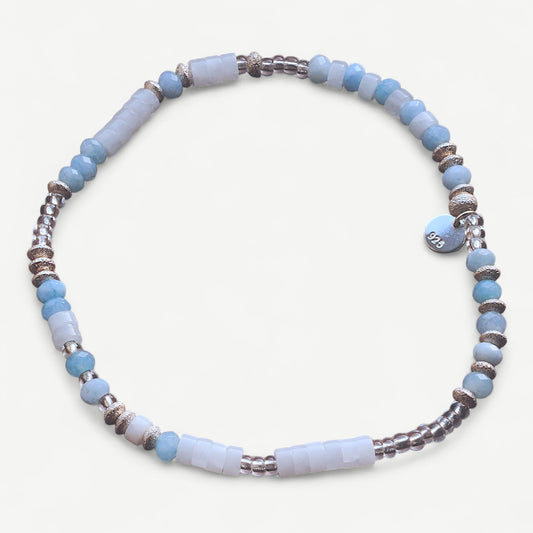 Armband mit weißem Quarz, Aquamarin Naturstein & Glasperlen – 925 Silber